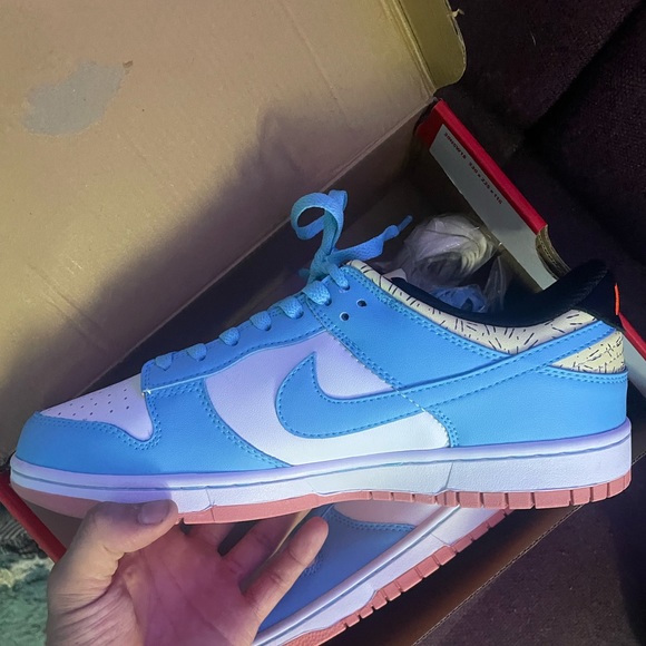 Nike Dunk x Kyrie Irving - Picture 2 of 5